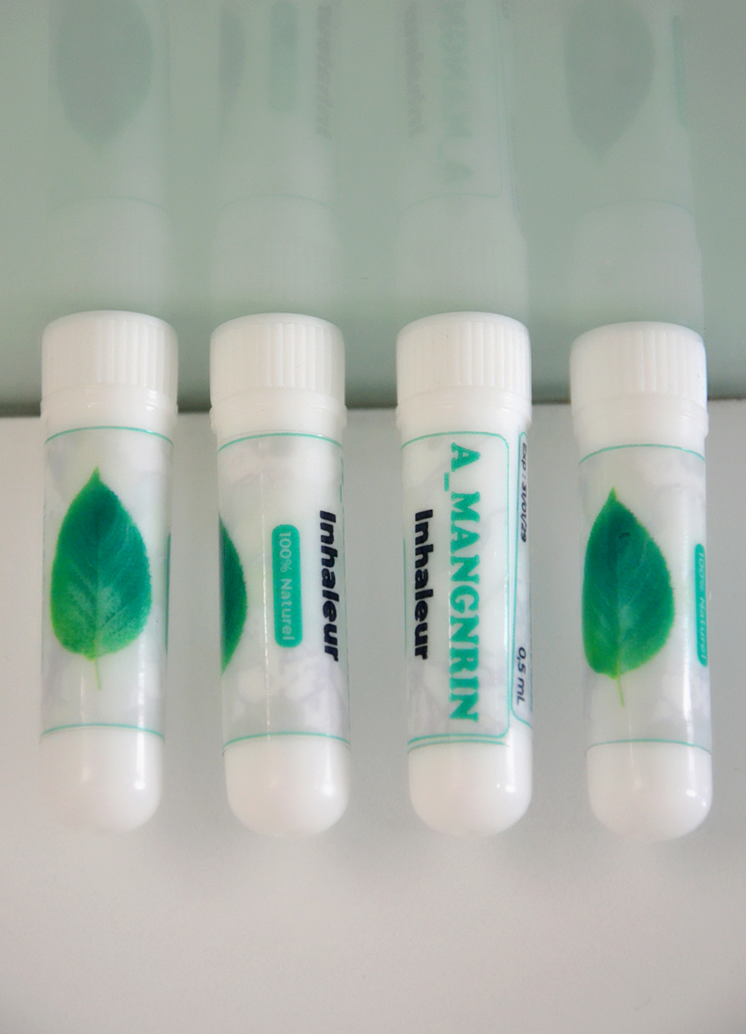 Inhaleur à base d'huiles essentielles de plantes contre le r…